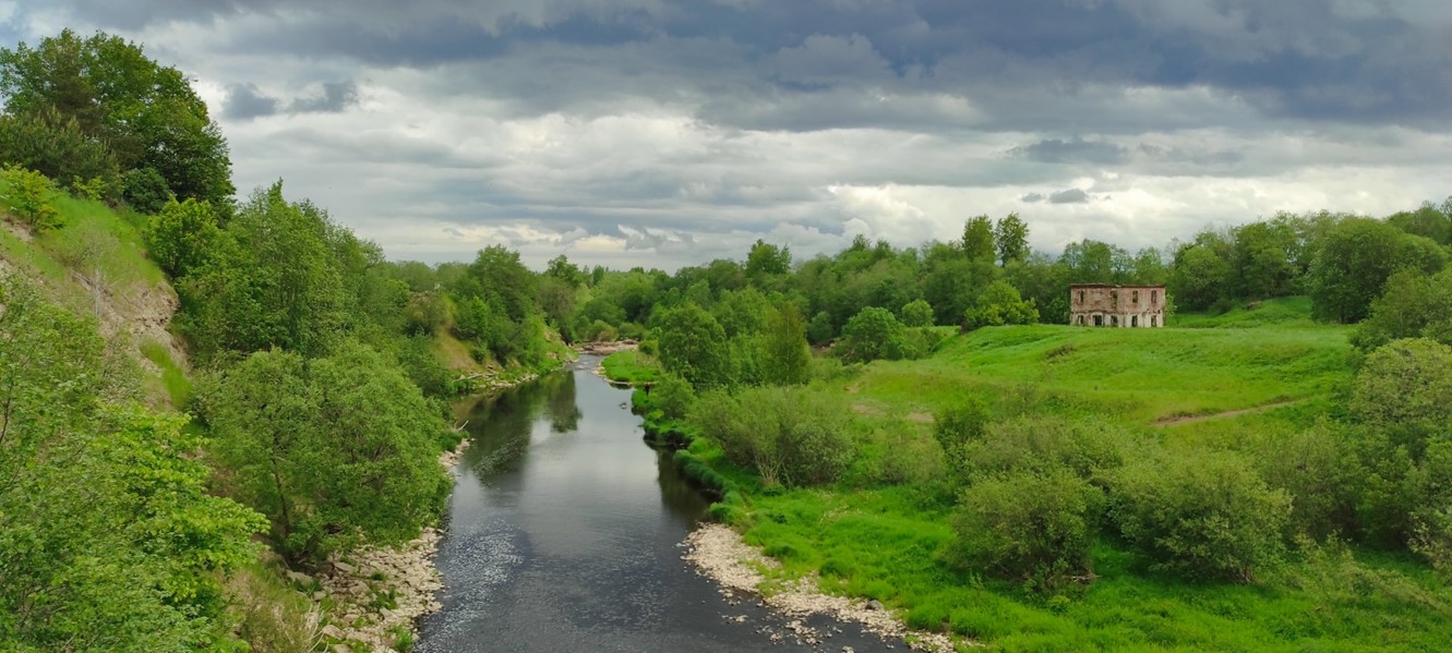 Террасированный склон долины реки Тосны