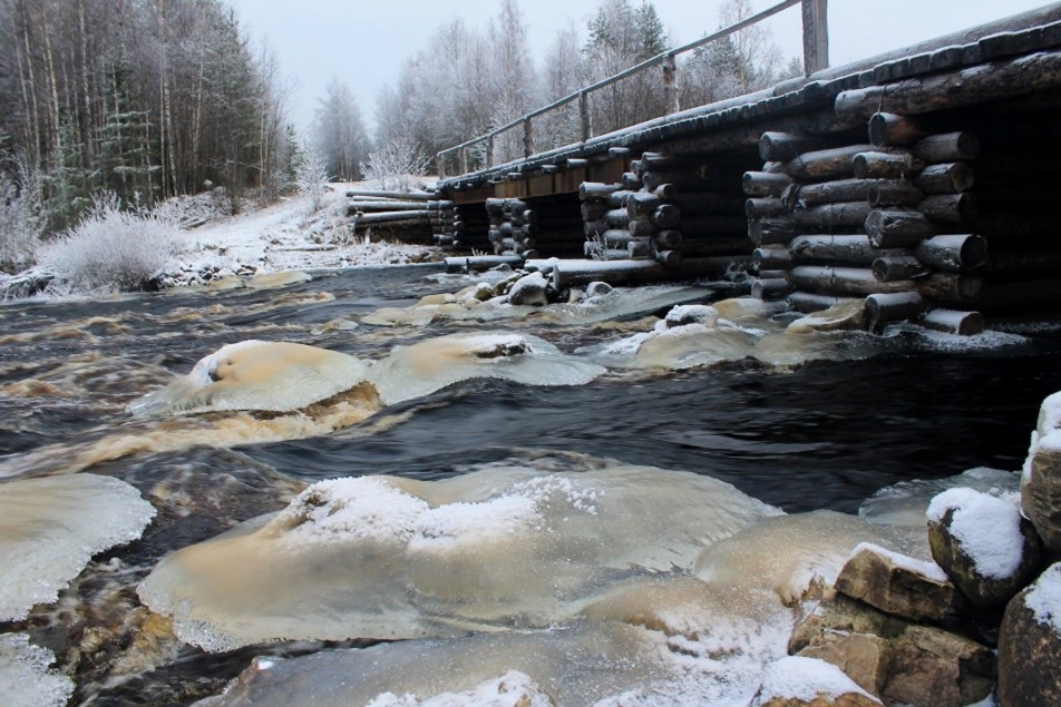 Якорный лед, река Чирка-Кемь, Республика Карелия.