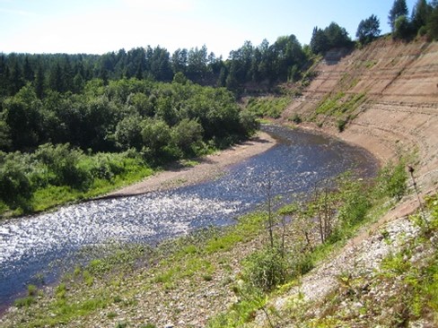 Объекты показа: Долина Сухоны обрывами коренного берега. Перекат Опоки.
