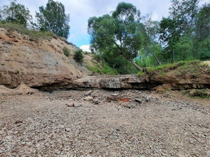 Саблинский водопад в летнюю межень