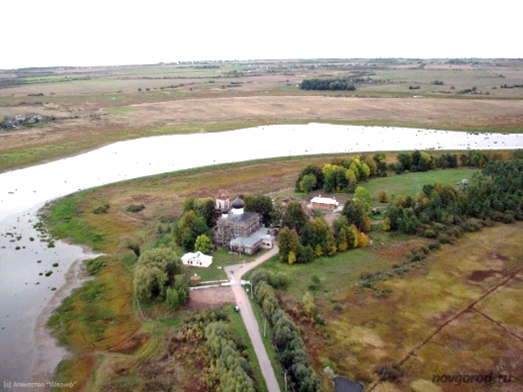 Пойменные луга в долине Веряжи вокруг Михайло-Клопского монастыря 2